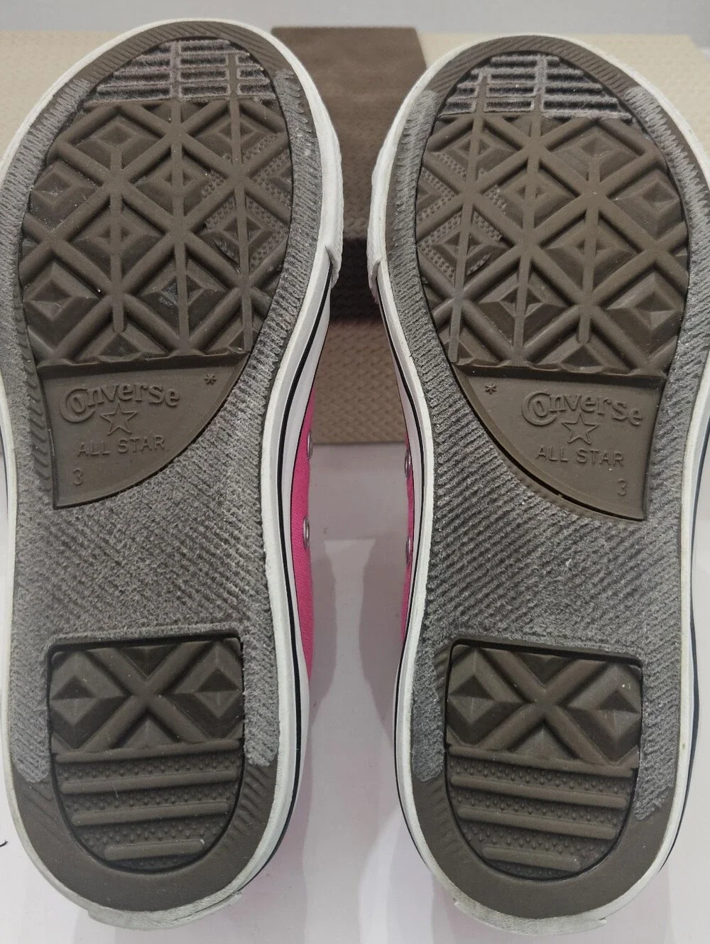 Converse Chuck Taylor All Star Low Pink Glo Youth 3 / Women’s 5